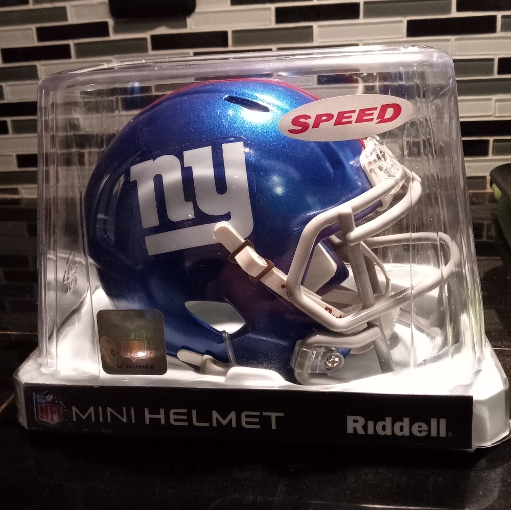 NY Giants mini helmet